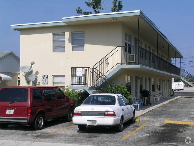 Building Photo - 1110 N H St