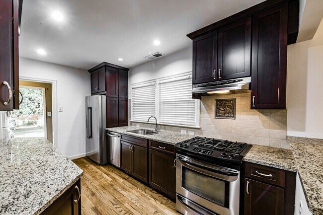 Building Photo - 2291 Strathmore Dr NE