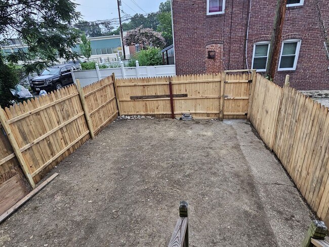 Building Photo - 505 Denison St