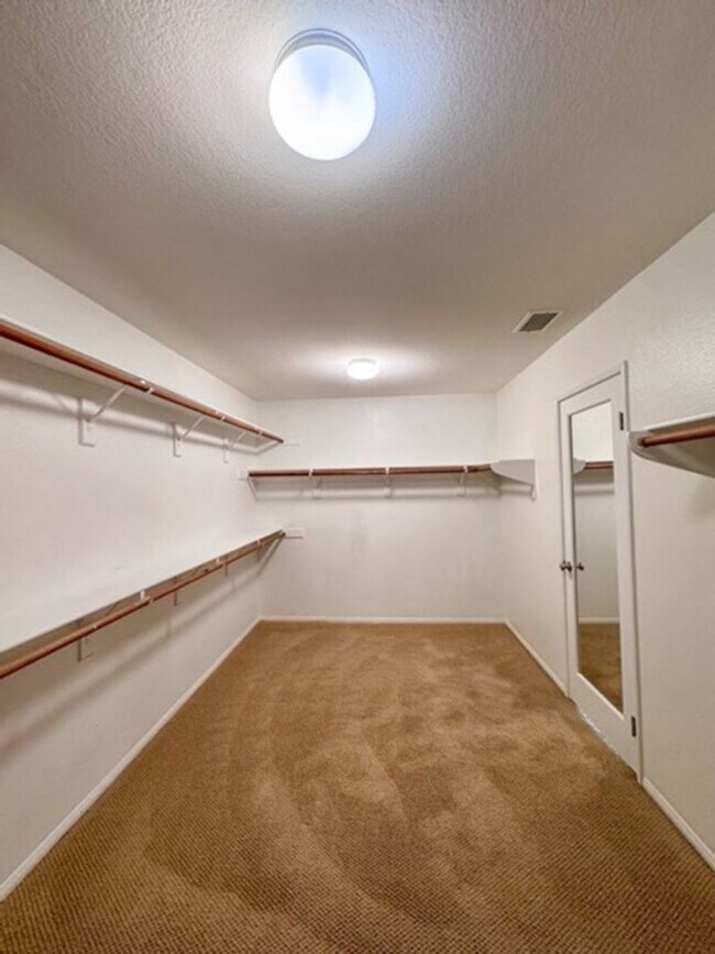 Building Photo - Oversized 5 bedroom Copper Canyon Murrieta...