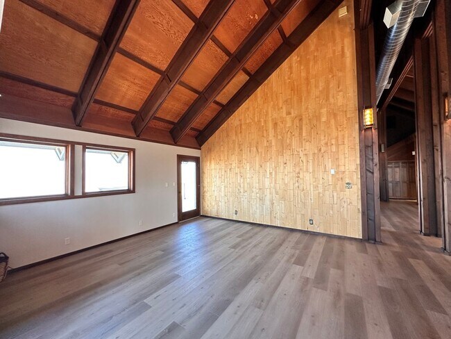 Building Photo - 10747 SW Mintken Ln