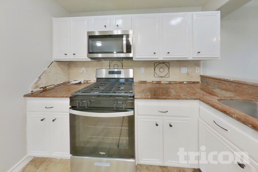 Building Photo - 29418 Fox River Dr