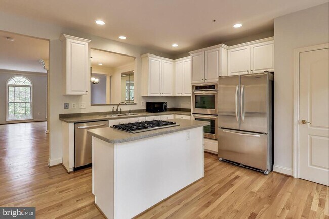 Building Photo - 6402 Spring View Pl