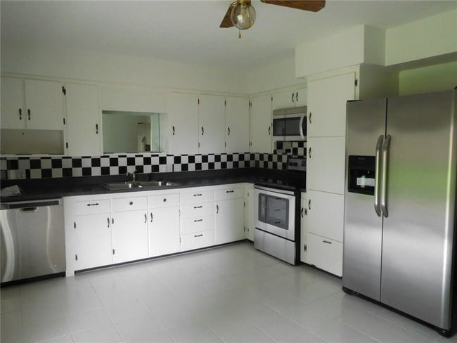Building Photo - 309 Crestview Dr