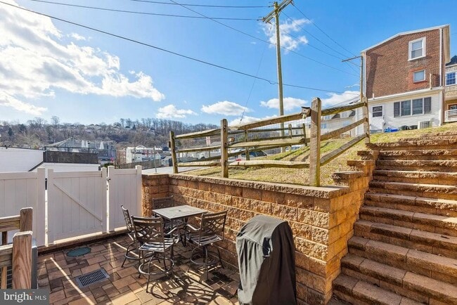 Building Photo - 103 Front St