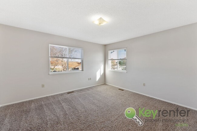 Building Photo - Beautiful 3 Bed 2.5 Bath townhome with easy commute anywhere in town!