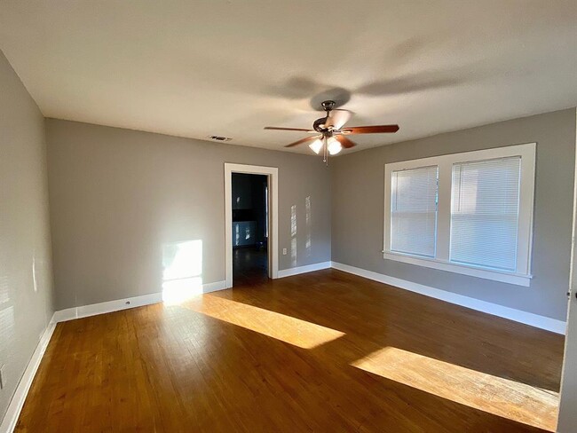 Building Photo - 2737 Canton Dr