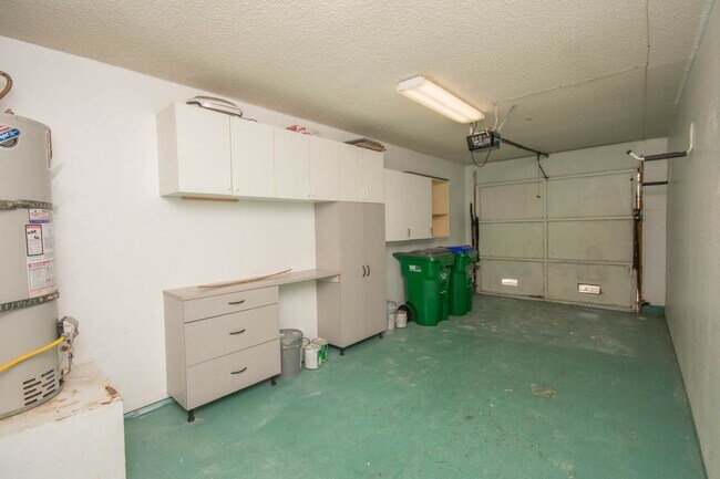 Building Photo - 3 Bedroom La Costa Home!