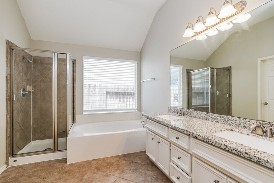 Building Photo - 25810 Palmdale Estate Dr