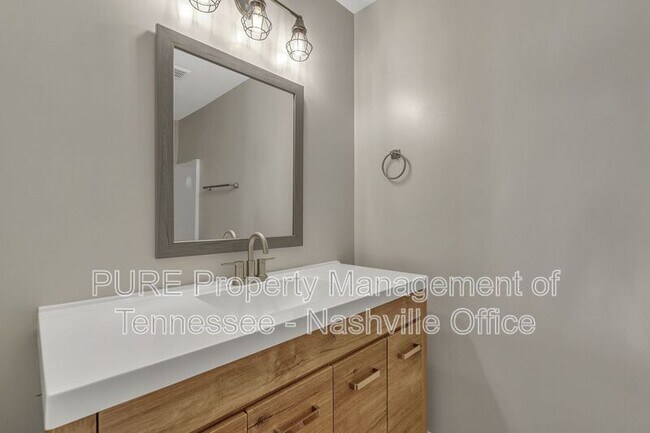 Building Photo - 723 Holland Ridge Dr