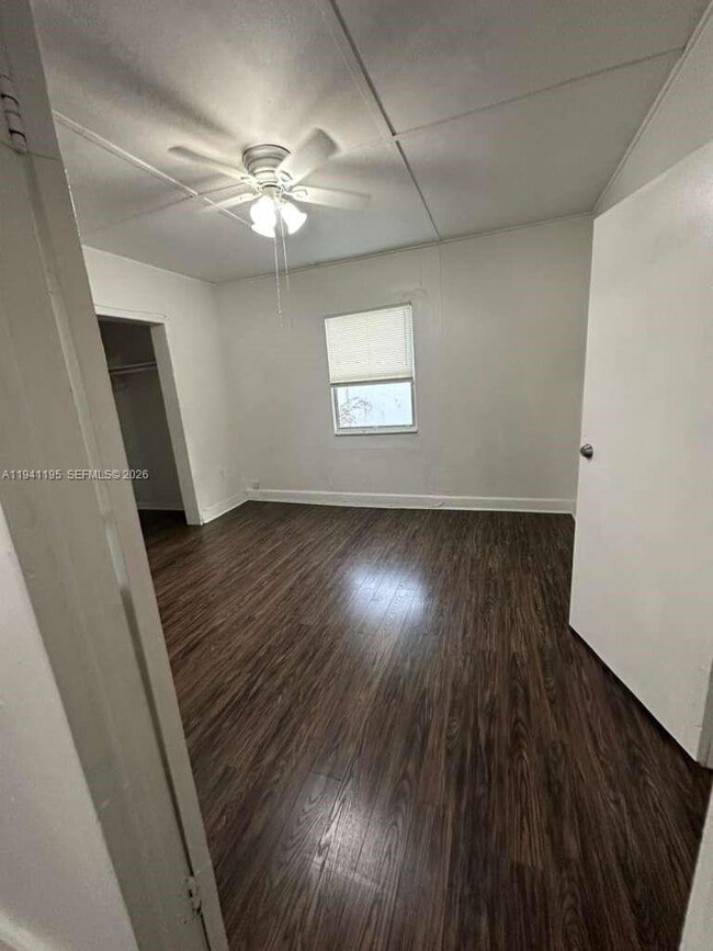 Building Photo - 920 NW 22nd Ct