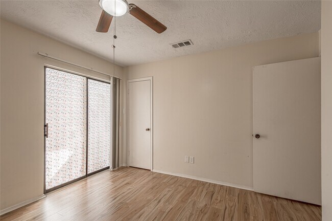 Building Photo - 2521 Crosstimbers Dr