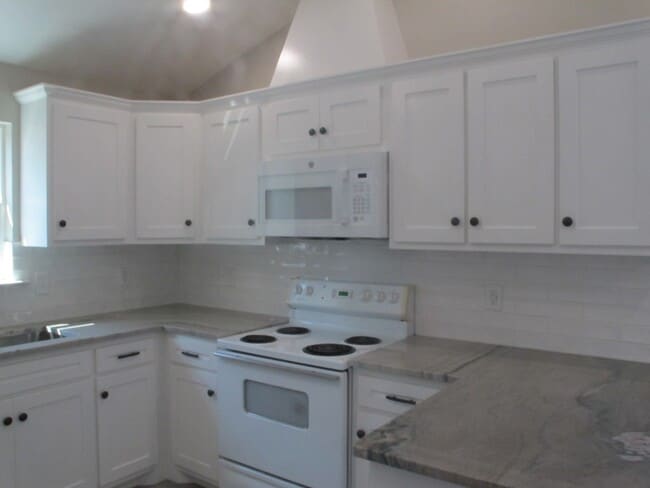 Building Photo - 412 Lucille St