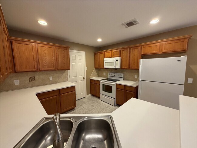 Building Photo - 9110 Prairie Trails Dr