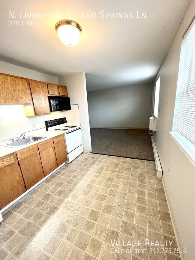 Building Photo - No steps! Affordable 2-Bed Convenient to I...