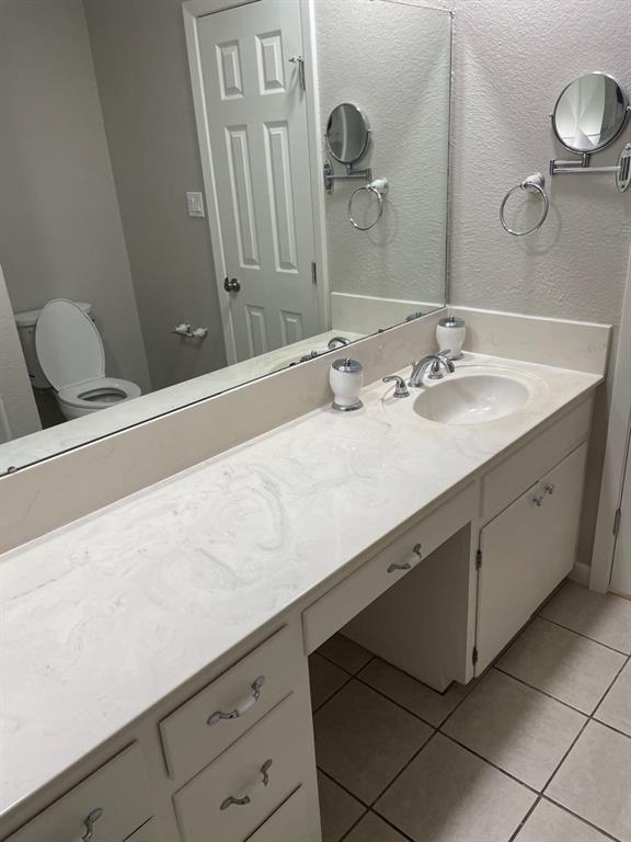 Building Photo - 300 Evergreen Cir