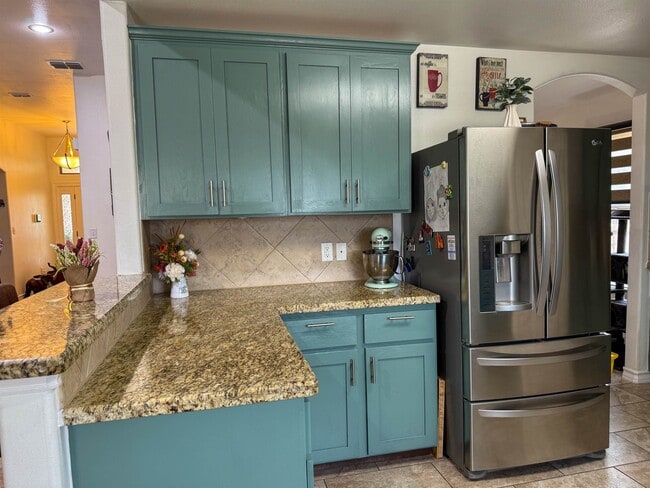 Building Photo - 208 Chisos Oak Dr