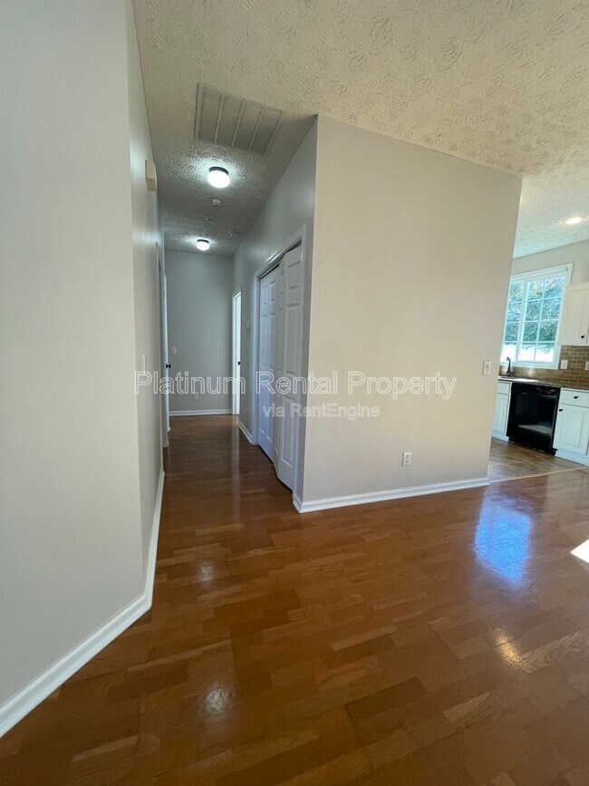 Building Photo - 301 Harmony Ct