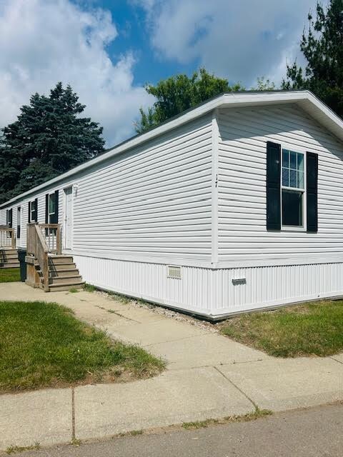 Primary Photo - 17 E Manor St