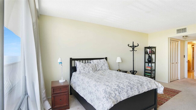 Building Photo - 4020 Galt Ocean Dr