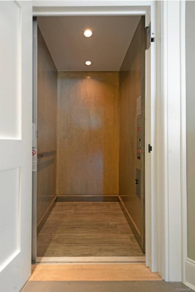 Building Photo - 61A S Bay Ave