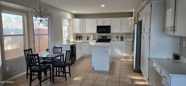 Building Photo - 1610 S Sycamore Pl
