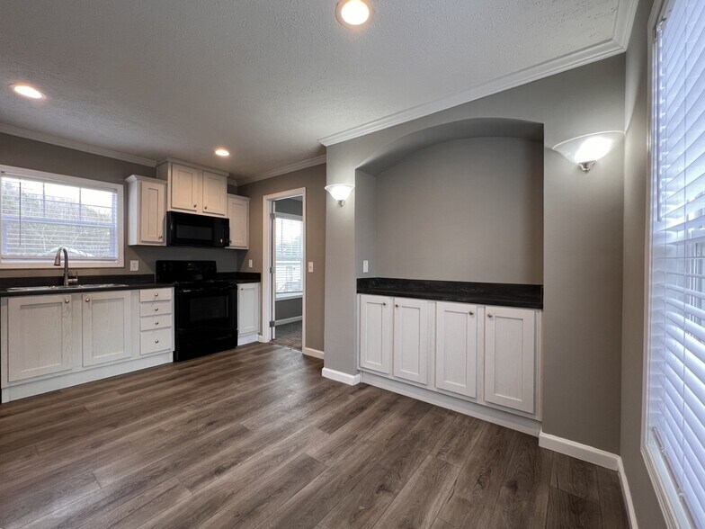 Building Photo - 146 W Sourwood Dr