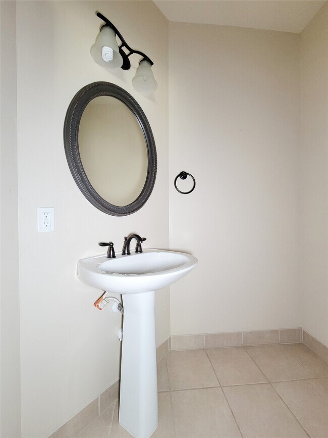 Building Photo - 2210 Pearl Bay Ct