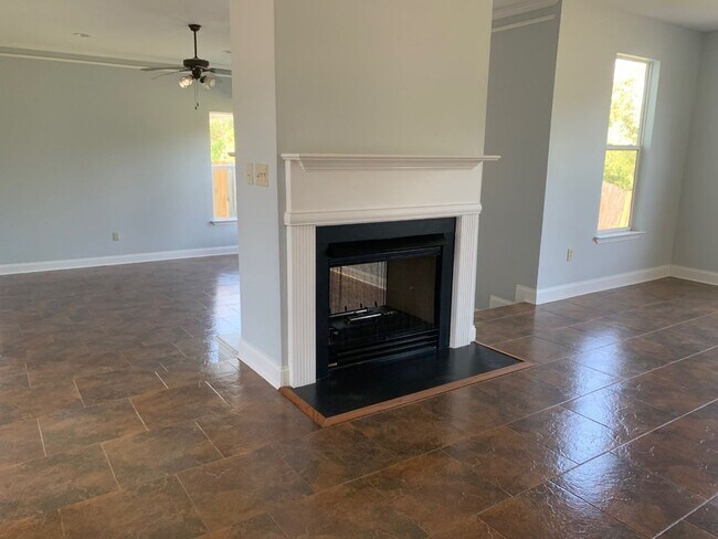 Building Photo - 14203 Cloverhill Blvd