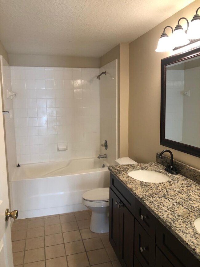 Building Photo - 14316 Fredricksburg Dr