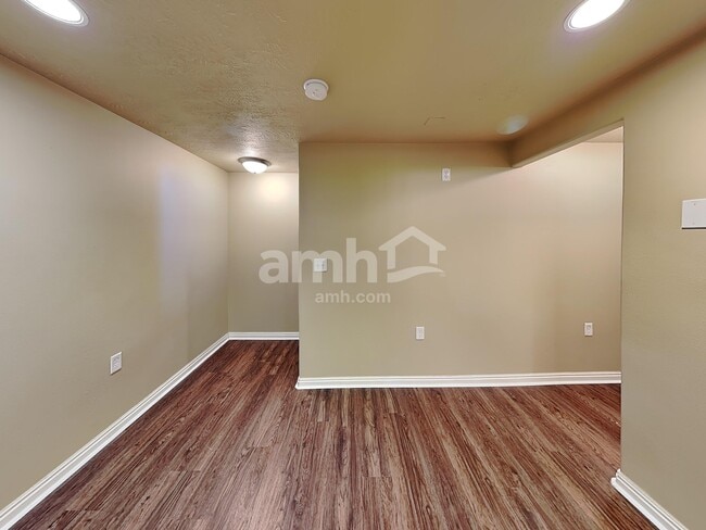 Building Photo - 4482 Heritage Dr