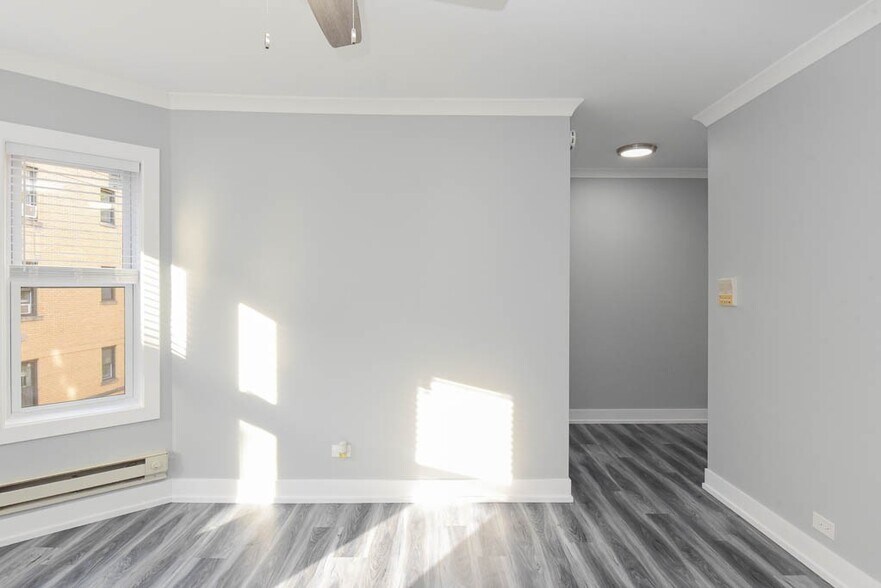 Building Photo - 3821 N Greenview Ave