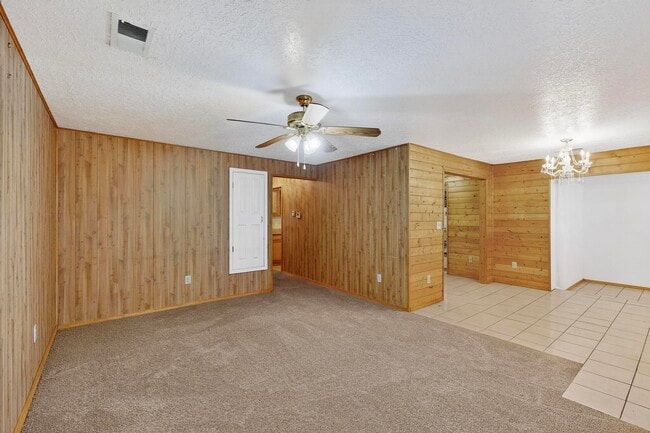 Building Photo - 1012 San Pedro Dr SE