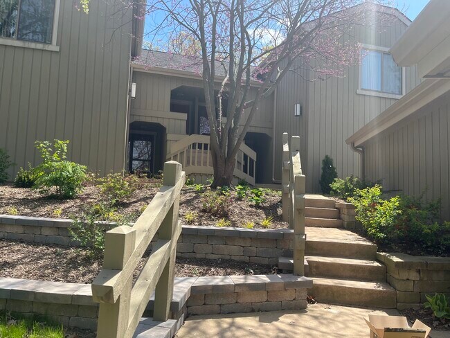 Building Photo - 275 Hickory Ln