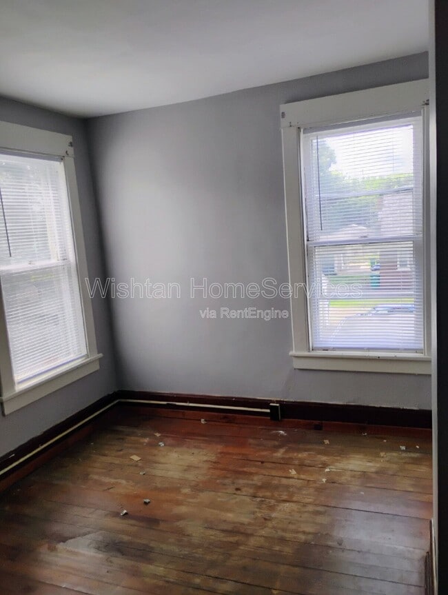 Building Photo - 591 Clark St