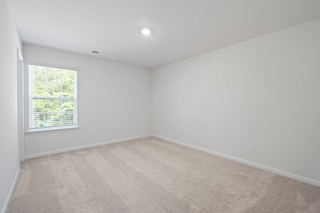 Building Photo - Brand New 5 Bedroom 3 full baths