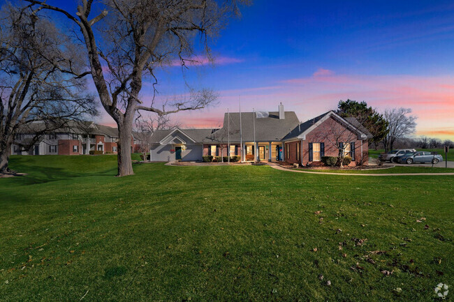 Building Photo - River Oaks Trails