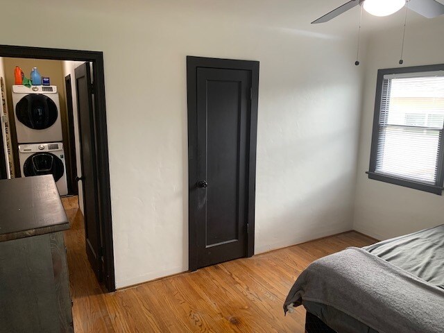 Master bedroom - 14829 Carnell St