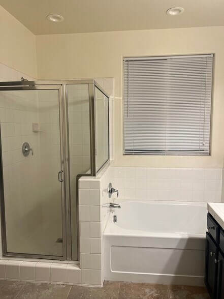 Primary Bedroom Bathroom Suite - 4354 Strathmore Pl