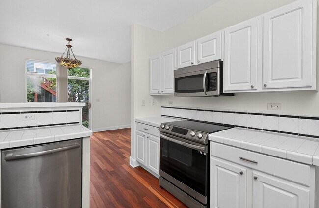Building Photo - 207 Tanglewood Dr