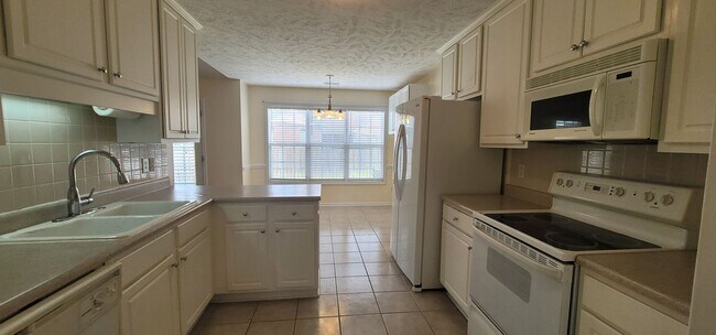 Building Photo - Beautiful 3 Bedro Brick Ranch Home w/ Bonus Room- Minutes from Interstate and Close to Shopping.