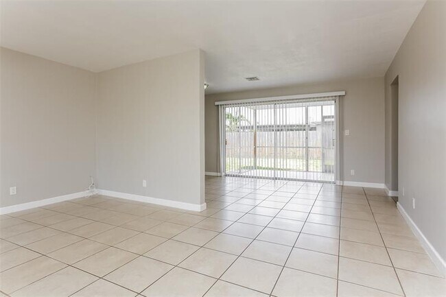 Building Photo - 3611 NW 36th St