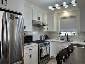 Building Photo - 42 Givens Ave