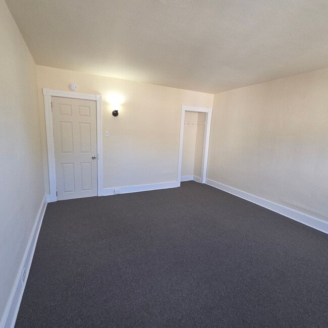 Building Photo - 33-35 Washington Street