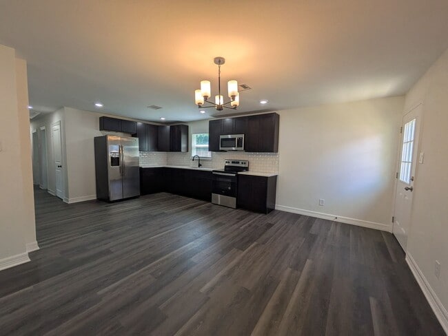 Building Photo - 1230 Ranier