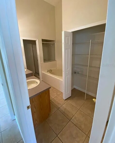 Building Photo - 14743 Kristenright Ln