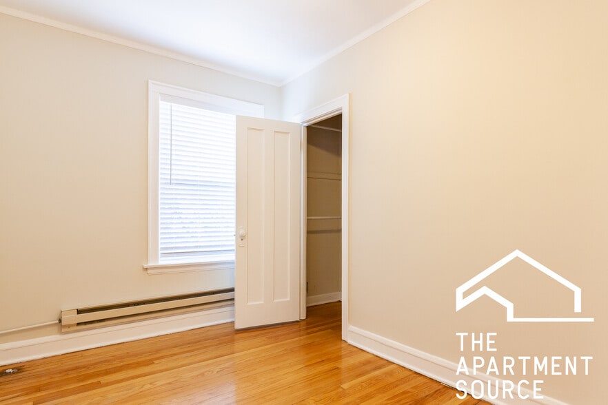 Building Photo - 4218 N Clark St