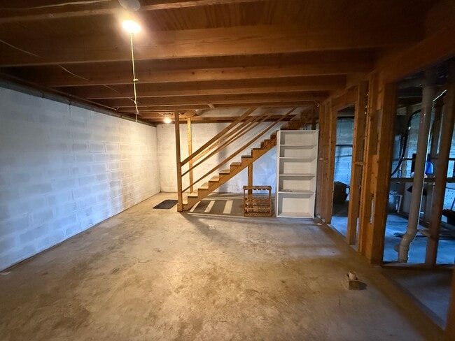 Building Photo - 319 Harvest Dr
