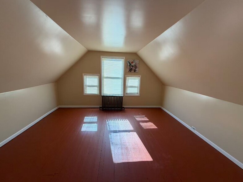 Building Photo - 1920 Middle St