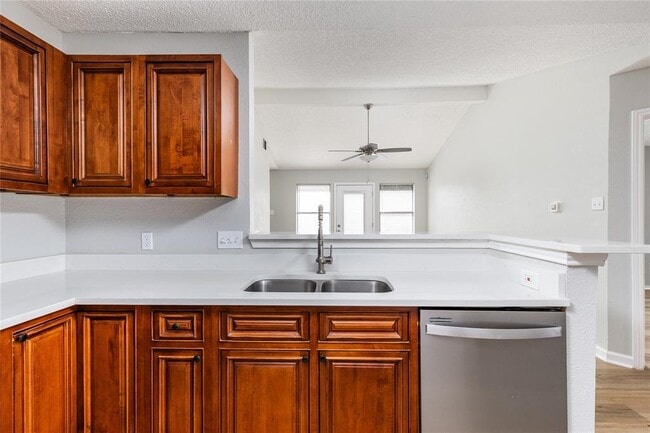 Building Photo - 1803 Heatherglen Ln